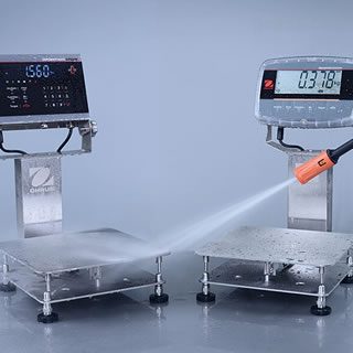 Pulizia con lancia bilancia Ohaus Defender 6000 inox AISI316 con protezione stagna IP69K GEASS Torino
